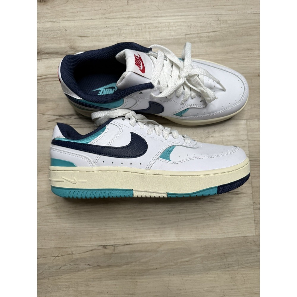 Nike Women's Gamma Force Training Size 7.5 White/Blue